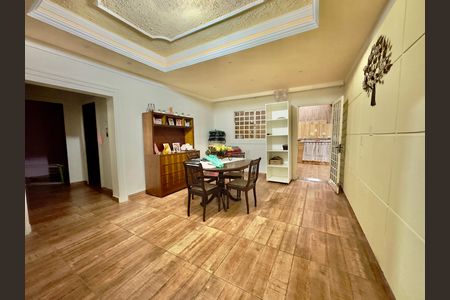 Sala de casa à venda com 3 quartos, 240m² em Tropical, Contagem