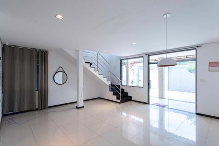 Sala 1 de casa à venda com 4 quartos, 239m² em Colonial, Contagem