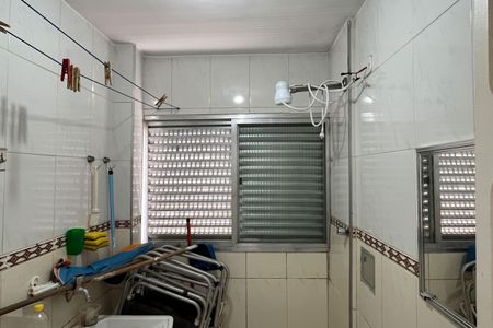 Banheiro de kitnet/studio para alugar com 1 quarto, 23m² em Itararé, Santos