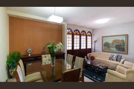 Casa à venda com 4 quartos, 360m² em Itaipu, Niterói