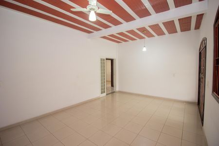 Sala de casa à venda com 3 quartos, 200m² em Santa Helena, Contagem