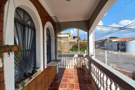 Varanda de casa à venda com 4 quartos, 167m² em Jardim dos Oliveiras, Campinas