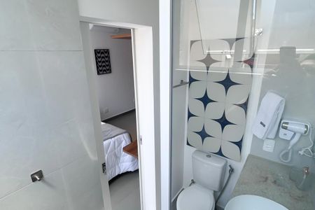 Banheiro de kitnet/studio à venda com 1 quarto, 25m² em Laranjeiras, Rio de Janeiro