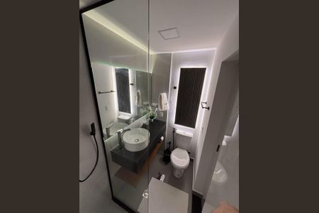 Banheiro de kitnet/studio para alugar com 1 quarto, 25m² em Laranjeiras, Rio de Janeiro