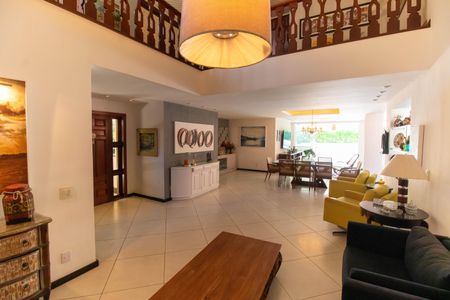 Sala de casa de condomínio à venda com 4 quartos, 400m² em Itacoatiara, Niterói