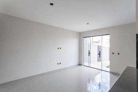 Sala de casa à venda com 3 quartos, 130m² em Nacional, Contagem