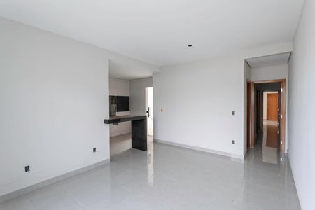 Sala de casa à venda com 3 quartos, 130m² em Nacional, Contagem