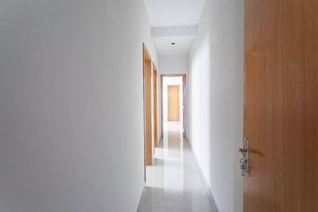 Corredor de casa à venda com 3 quartos, 192m² em Nacional, Contagem