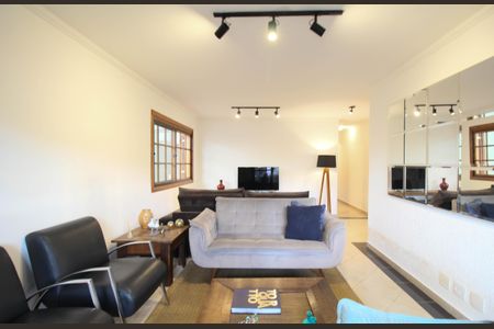 Casa de Condomínio à venda com 3 quartos, 220m² em Vila Tramontano, São Paulo