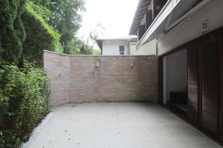 Casa de Condomínio à venda com 3 quartos, 220m² em Vila Tramontano, São Paulo