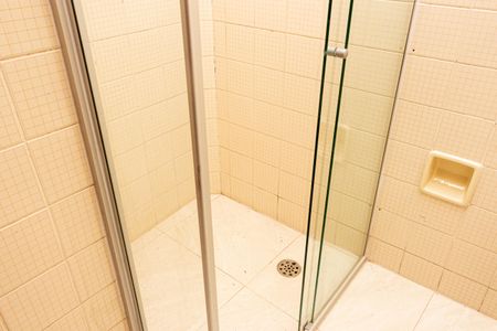 Banheiro de casa para alugar com 1 quarto, 600m² em Alves de Lima, São Paulo