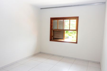 Quarto 1 de casa à venda com 3 quartos, 570m² em Parque Guarapiranga, São Paulo