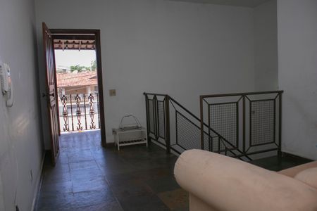 sala de casa para alugar com 4 quartos, 400m² em Cachoeirinha, Belo Horizonte