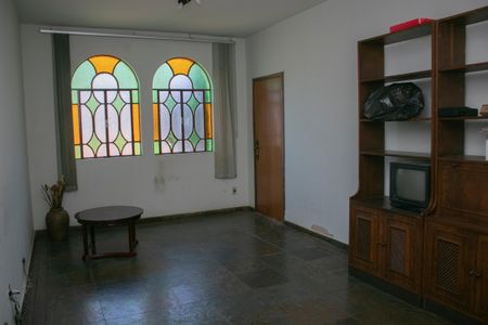 sala de casa para alugar com 4 quartos, 400m² em Cachoeirinha, Belo Horizonte