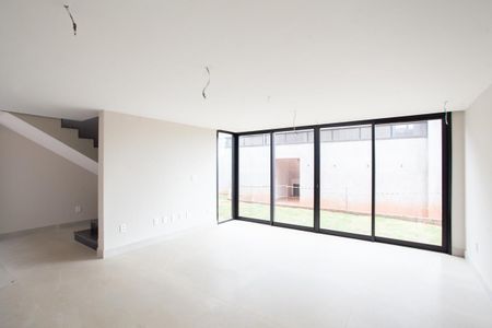 Sala de casa de condomínio à venda com 3 quartos, 315m² em Garças, Belo Horizonte