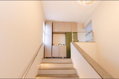 Escada de apartamento à venda com 5 quartos, 312m² em Grajaú, Belo Horizonte