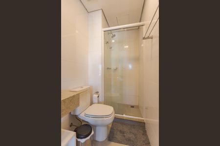 Banheiro de kitnet/studio à venda com 1 quarto, 40m² em São João, Porto Alegre