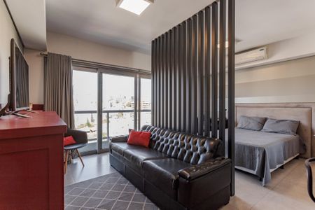 Sala/Quarto de kitnet/studio à venda com 1 quarto, 40m² em São João, Porto Alegre