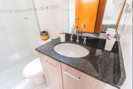 Banheiro de apartamento para alugar com 1 quarto, 45m² em Vila Eldizia, Santo André