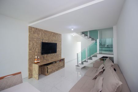 Sala de casa para alugar com 3 quartos, 140m² em Pedra Azul, Contagem