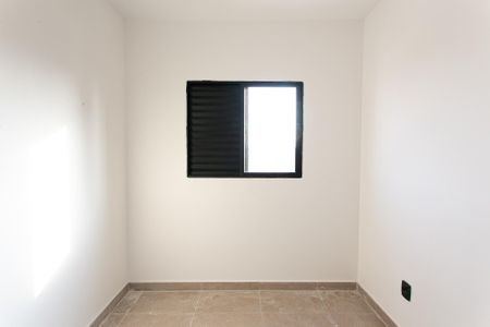 Quarto 2 de apartamento para alugar com 2 quartos, 45m² em Vila Antonina, São Paulo