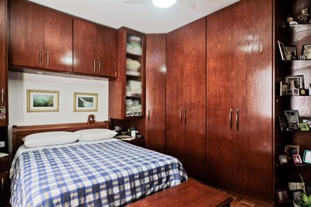 Quarto 2 de casa para alugar com 2 quartos, 160m² em Jardim Regina, São Paulo