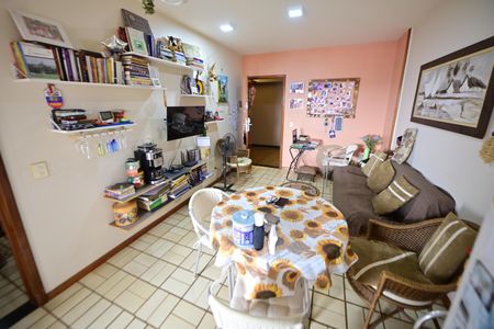 Sala/Cozinha de casa de condomínio para alugar com 1 quarto, 44m² em Setor Oeste, Goiânia