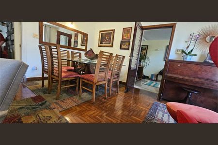 Casa à venda com 3 quartos, 300m² em Bela Aliança, São Paulo