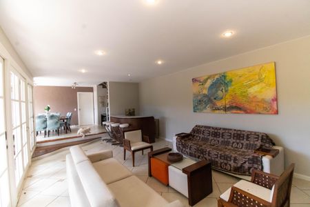 Sala de casa de condomínio à venda com 3 quartos, 420m² em Matapaca, Niterói