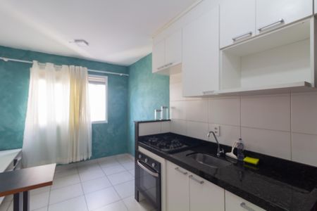Sala/Cozinha de apartamento à venda com 2 quartos, 35m² em Vila Carmosina, São Paulo