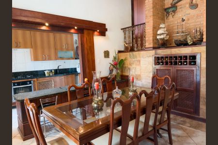 Sala de casa de condomínio à venda com 4 quartos, 300m² em Arvoredo, Nova Lima