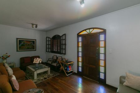Casa para alugar com 4 quartos, 360m² em Floramar, Belo Horizonte