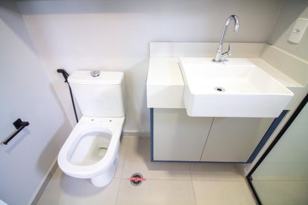 Banheiro de kitnet/studio à venda com 1 quarto, 49m² em Campo Belo, São Paulo