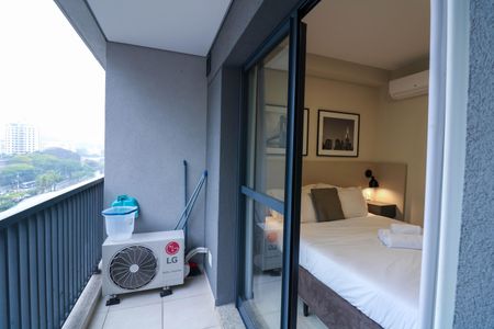 Varanda de kitnet/studio para alugar com 1 quarto, 22m² em Jardim das Acacias, São Paulo