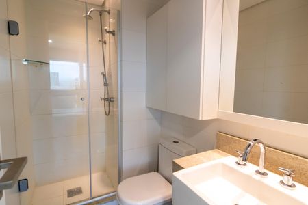 Banheiro de kitnet/studio à venda com 1 quarto, 41m² em Praia de Belas, Porto Alegre