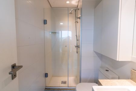 Banheiro de kitnet/studio à venda com 1 quarto, 41m² em Praia de Belas, Porto Alegre