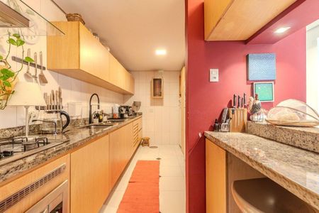 Cozinha de casa de condomínio para alugar com 3 quartos, 324m² em Três Figueiras, Porto Alegre