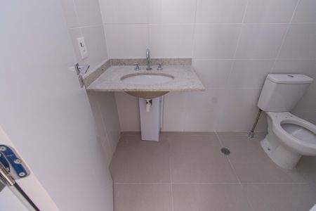 Banheiro de kitnet/studio para alugar com 0 quarto, 25m² em Vila Mariana, São Paulo