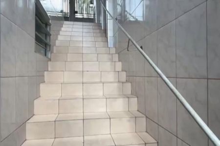 Escada de casa para alugar com 1 quarto, 15m² em Ferrazópolis, São Bernardo do Campo