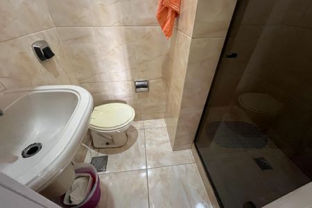 Banheiro de apartamento à venda com 1 quarto, 29m² em Cacuia, Rio de Janeiro