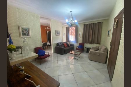Casa à venda com 3 quartos, 360m² em Copacabana, Belo Horizonte