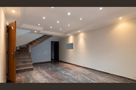 Sala de casa à venda com 3 quartos, 300m² em Jardim Laone, São Paulo