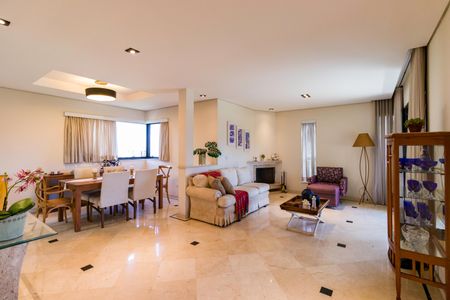 Apartamento para alugar com 3 quartos, 160m² em Vila Suzana, São Paulo