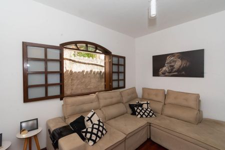Sala de casa à venda com 3 quartos, 364m² em Califórnia, Belo Horizonte