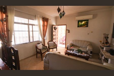 Sala de casa para alugar com 3 quartos, 150m² em Boqueirão, Praia Grande