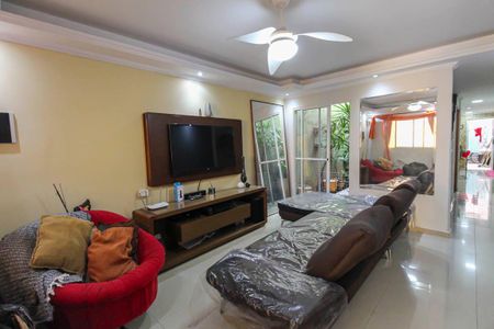 Sala de casa para alugar com 3 quartos, 120m² em Parque dos Bancarios, São Paulo