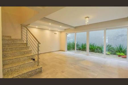 Sala de casa para alugar com 3 quartos, 190m² em São Geraldo, Porto Alegre