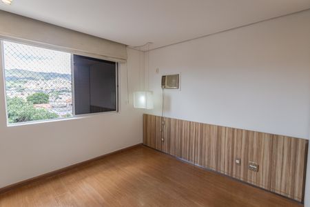 Apartamento à venda com 3 quartos, 217m² em Pompéia, Belo Horizonte