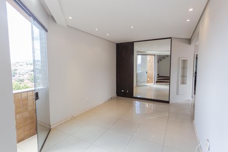 Apartamento à venda com 3 quartos, 217m² em Pompéia, Belo Horizonte