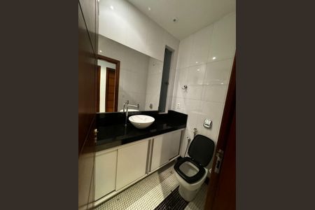 Banheiro de casa à venda com 4 quartos, 200m² em Vila Triangulo, Betim